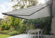 Tout savoir sur la banne solaire : L’alliée incontournable de vos journées ensoleillées